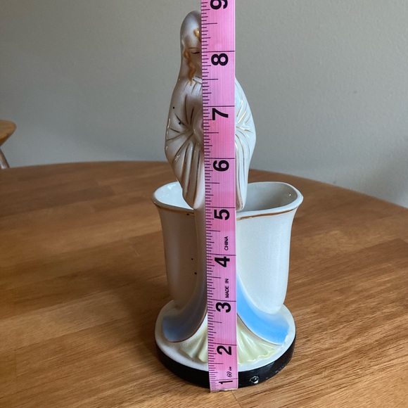 Vintage ceramic Mary and baby Jesus planter - Picture 8 of 9